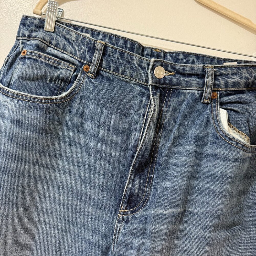 ✨ Zara High-Rise Straight Leg Jeans – Classic Blue Denim (Size US 12 / EUR 44) - Picture 3 of 7